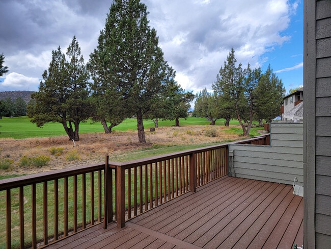 Building Photo - 1085 Golden Pheasant Dr