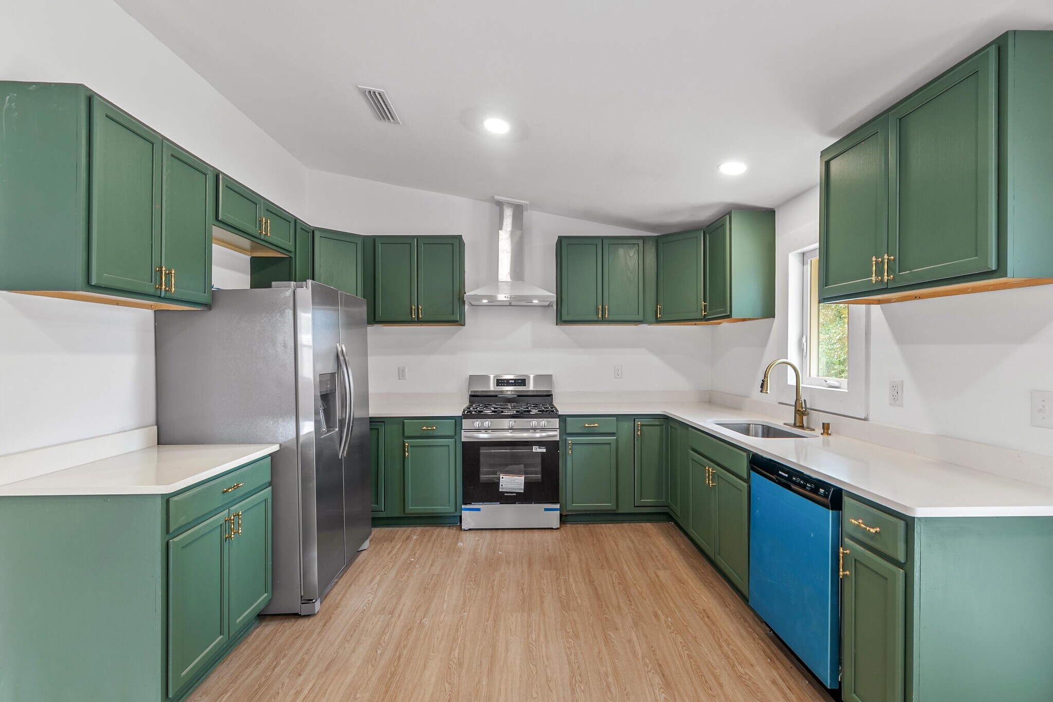 Building Photo - 142 S Broad St