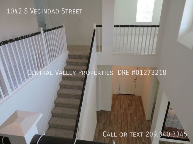 Building Photo - 1042 S Vecindad St