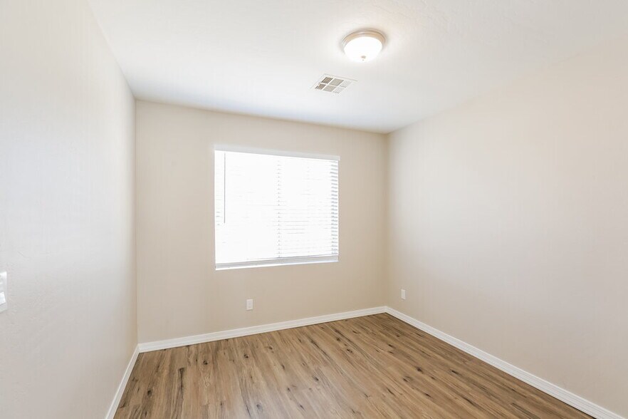 Building Photo - 523 N Bailey Cir
