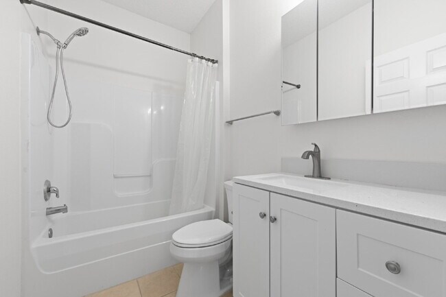 Building Photo - 3 Bed x 3 Bath with Garage!!!!