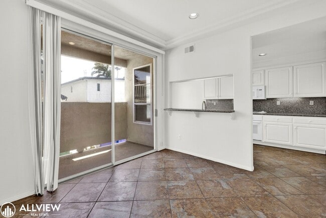 Building Photo - Spacious Coastal Condo with Rooftop Ocean ...
