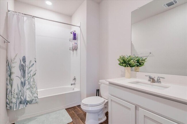 Building Photo - 125 Frogmore Lp