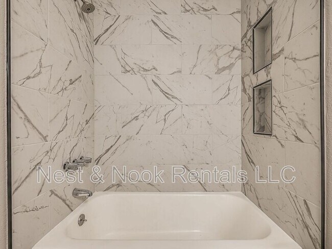 Building Photo - 5966 E 36th St