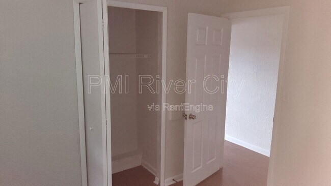 Building Photo - 2309 Lane Ave S