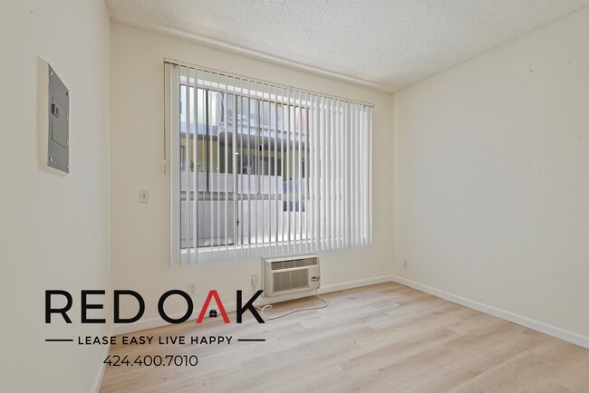 Building Photo - Incredible Junior One Bedroom with Contemp...