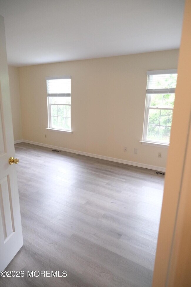 Building Photo - 93 Oak Ln