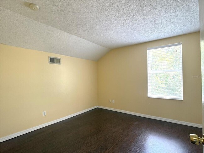 Building Photo - 781 Palmera St