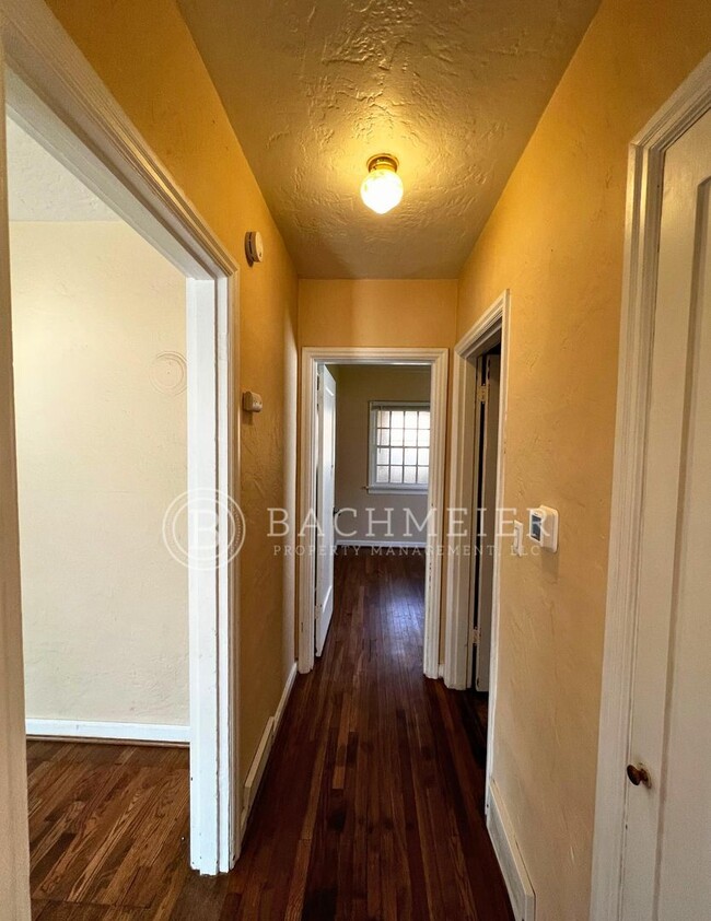 Building Photo - Comfortable home in NW Pendleton