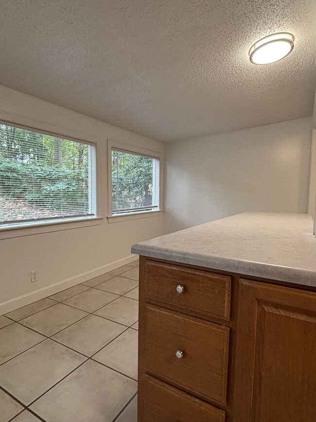 Building Photo - 2211 Lavera Dr