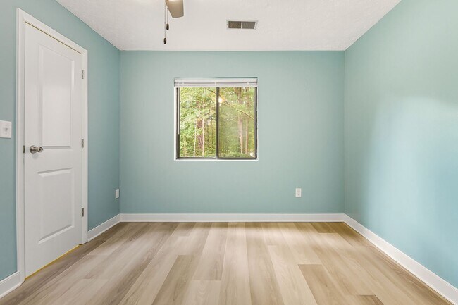 Building Photo - Charming 2-Bedroom Condo in Henrico's West...