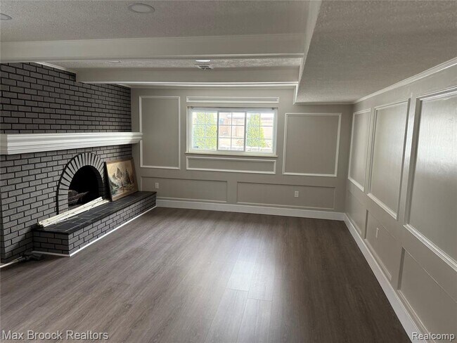 Building Photo - 38527 Claremont Dr