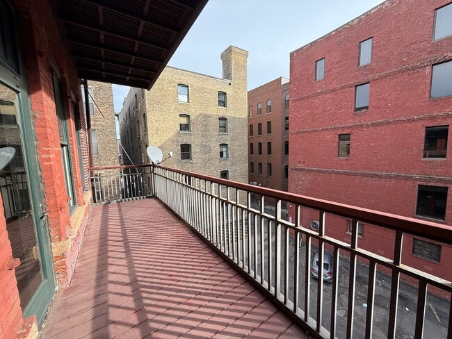 Building Photo - Bonnie Jean Flats