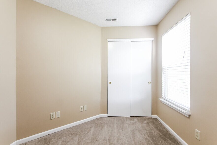 Building Photo - 10548 Glenayr Dr