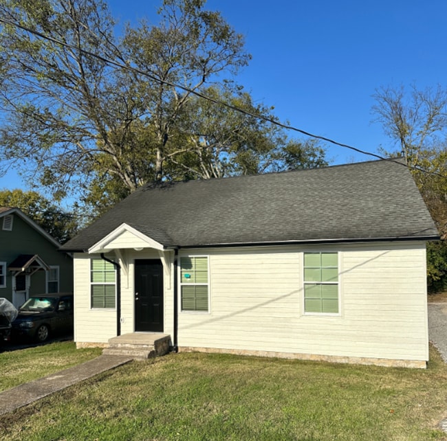 Building Photo - 102 W 15th Ave