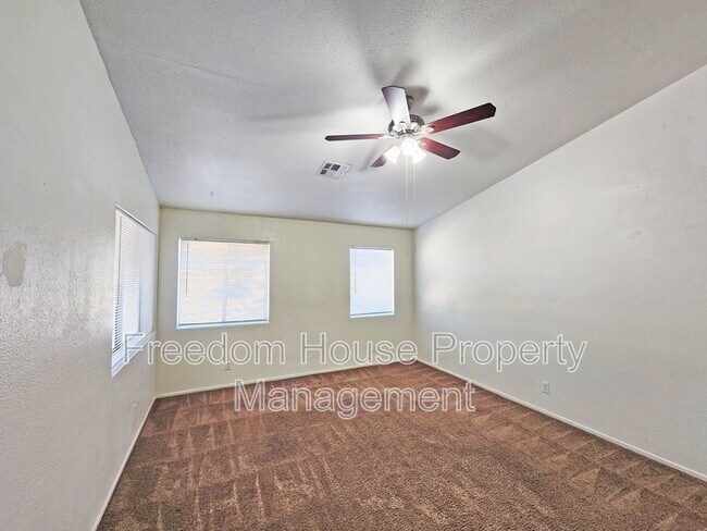 Building Photo - 2321 E Calvada Blvd