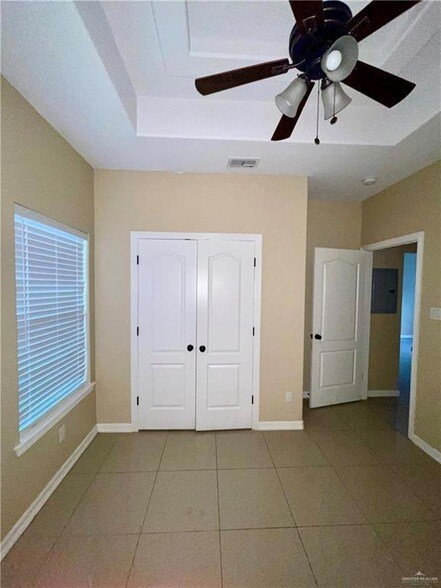 Building Photo - 2605 E Franklin Ave