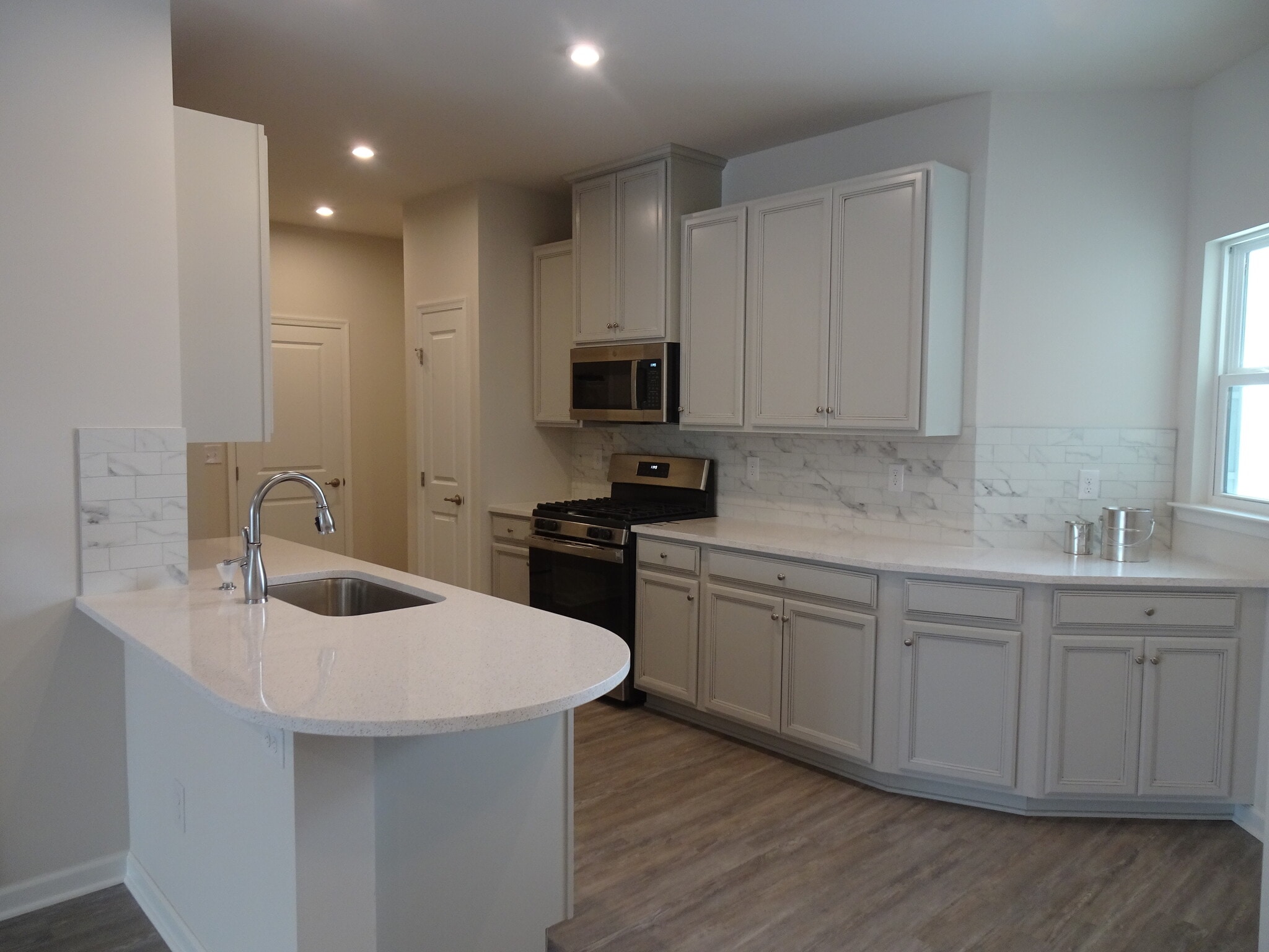 Building Photo - 185 Sandstone Cir
