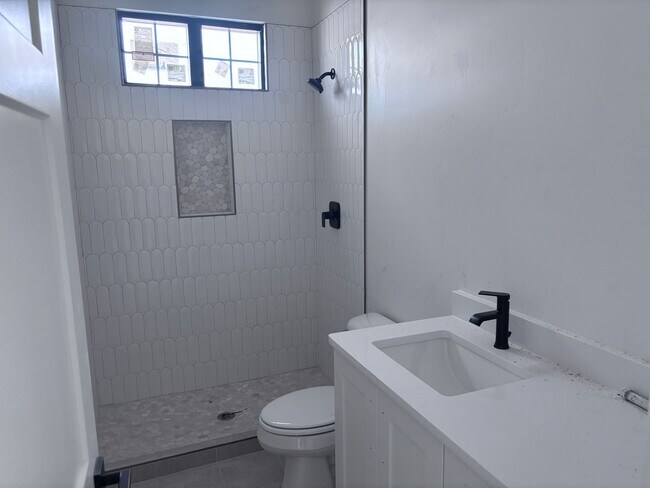 Building Photo - Brand New 6 Bed 4 Bath Rental Near Sand Hollow!