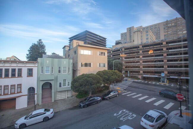 Building Photo - 128