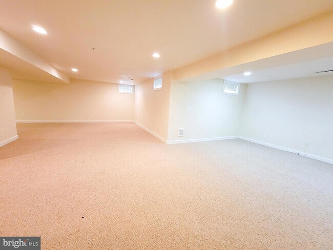 Building Photo - 2702 Millwood Way
