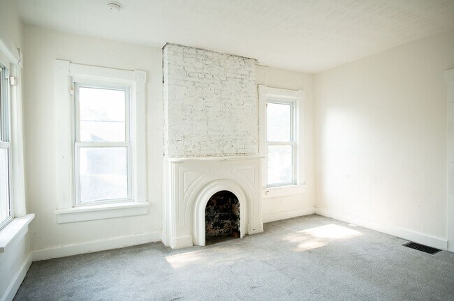 Building Photo - 415 Brightwood Ave