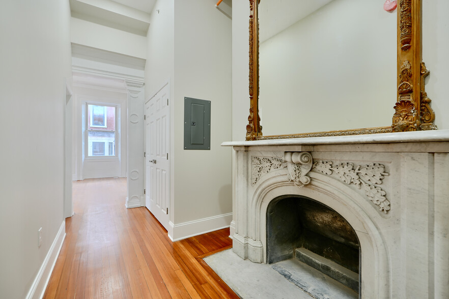 Building Photo - 801 N Charles St