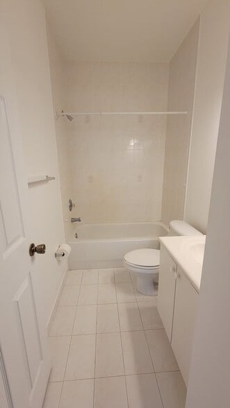 Building Photo - 5010 S Harbor Isles Dr