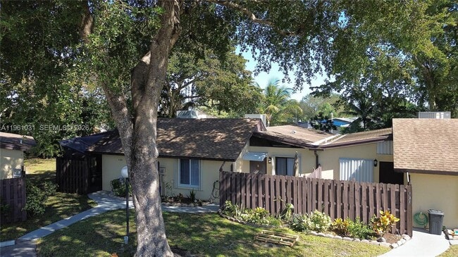 Building Photo - 135 Essex Rd