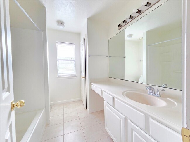 Building Photo - 8615 Barron Wood Cir E