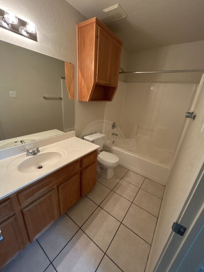 Building Photo - 912 McDaniel Cir