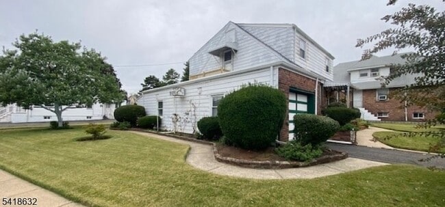 Building Photo - 1968 Vauxhall Rd