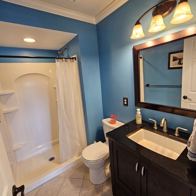 Building Photo - 3 Bedroom, 2 Bathroom Brick Ranch w/ Overs...