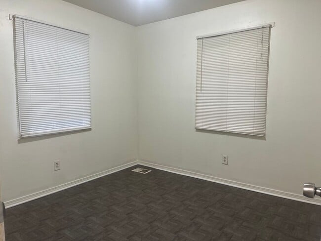 Building Photo - SINGLE FAMILY HOME DOWN THE STREET FROM WALMART