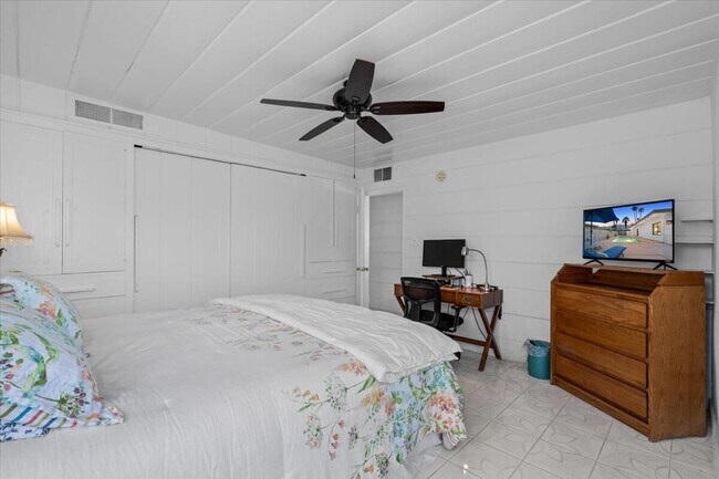 Building Photo - 572 N Calle Marcus