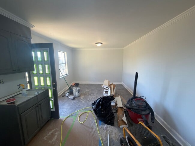 Building Photo - Spacious 4bd 2b home!