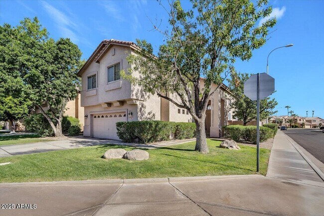 Building Photo - 902 W Azalea Pl