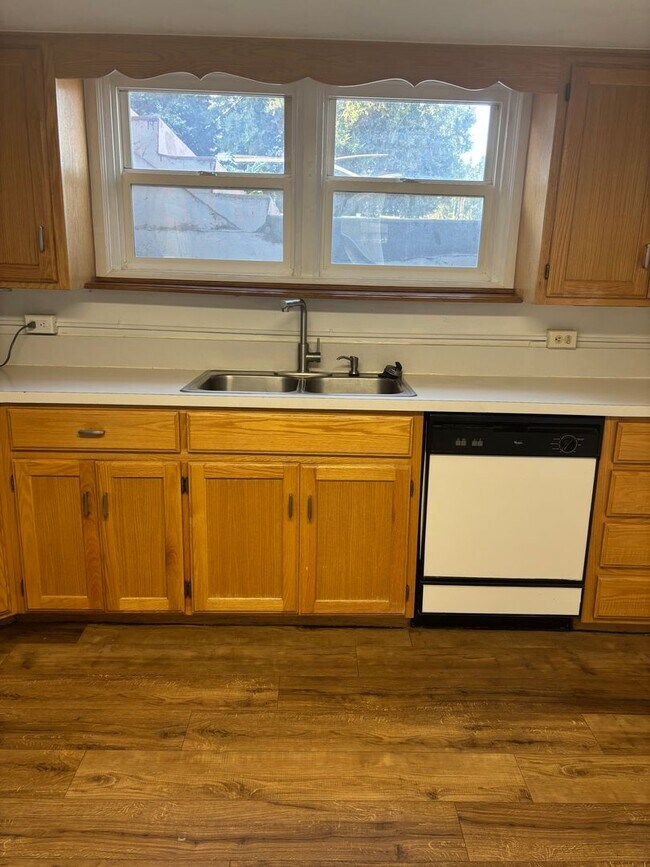 Building Photo - 856 N 300 W
