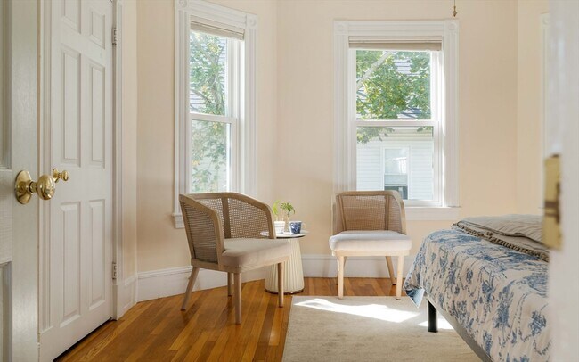 Building Photo - 87 College Ave