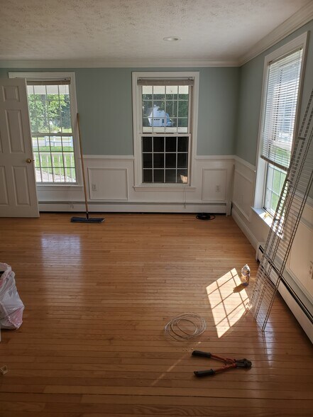 Building Photo - 132 Lawrence Rd