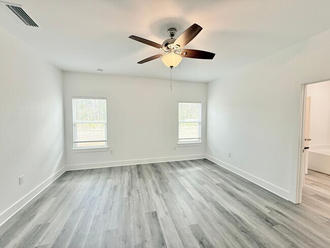 Building Photo - Spacious 3-Bedroom Home W/Office