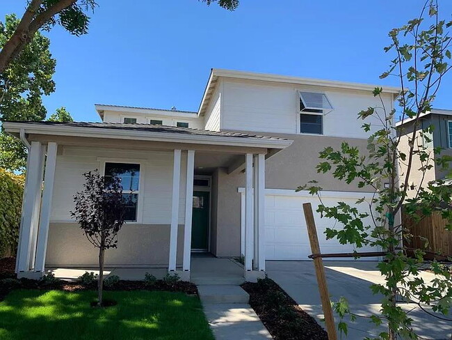 Building Photo - beautiful 4 year old Lennar home