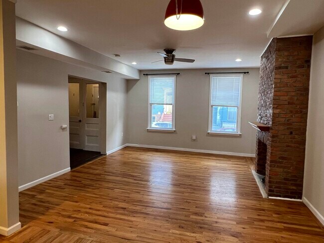 Building Photo - 222 4th St