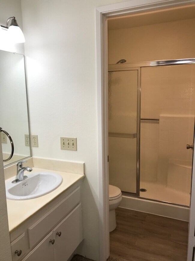 Building Photo - Cute and Cozy 2Br/2Ba Dual Master Condo in Terra Vista II