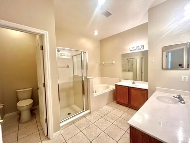 Building Photo - Spacious 4-Bedroom, 2-Bathroom Home for Re...