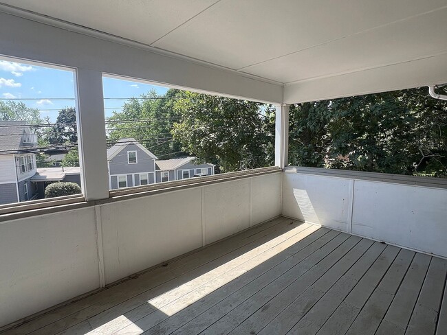 Building Photo - 72 Oak St