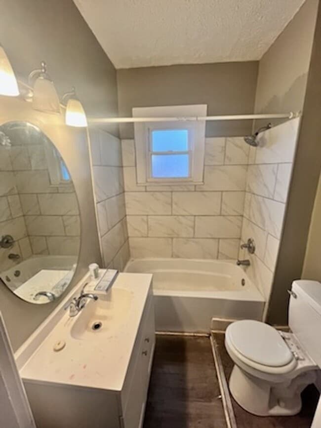 Building Photo - Cozy 2BR/1Ba house with garage