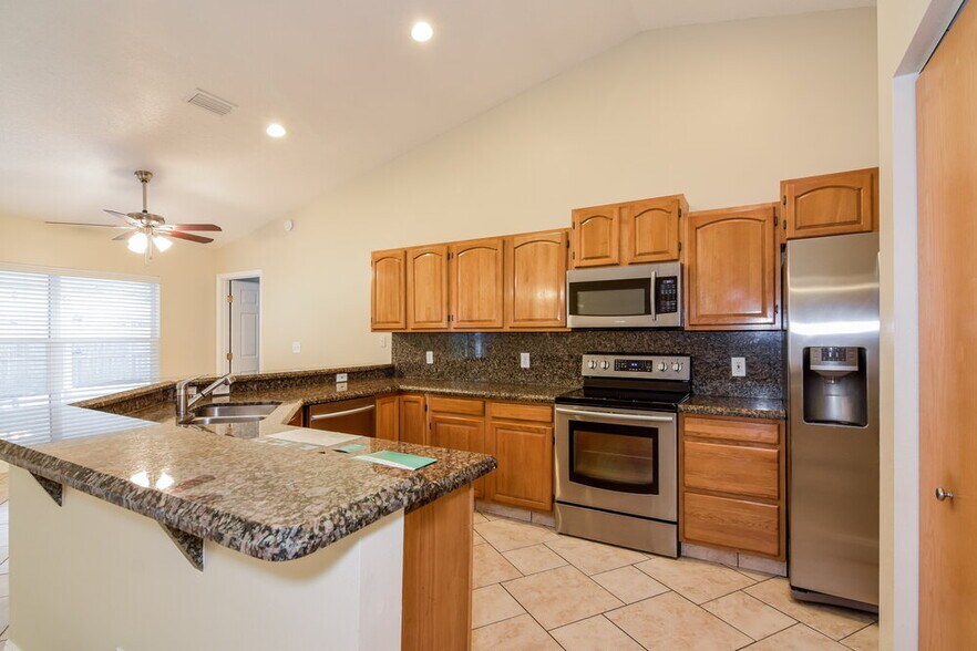 Building Photo - 23214 Sierra Rd