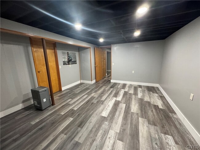 Building Photo - 7878 Sagamore Dr N