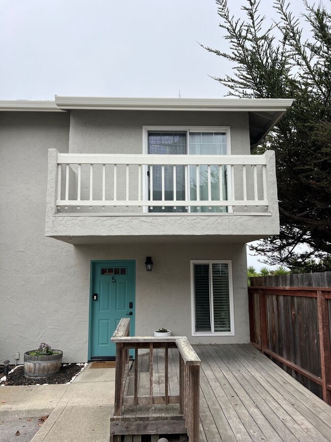 Primary Photo - 2 Bedroom 2 Bath Updated Condo Marina - Av...